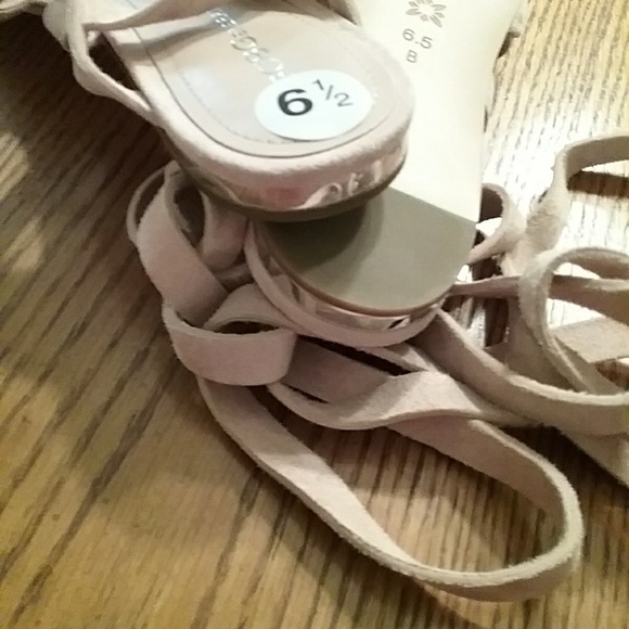 BCBG  NWT shoes - Picture 2 of 7